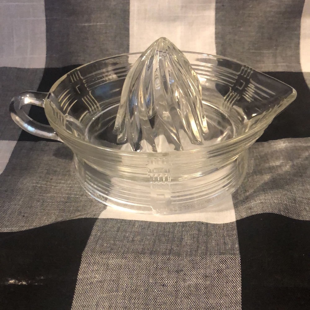 Sale 💚 Vintage Hazel Atlas Criss Cross Depression Glass Citrus Reamer Juicer
